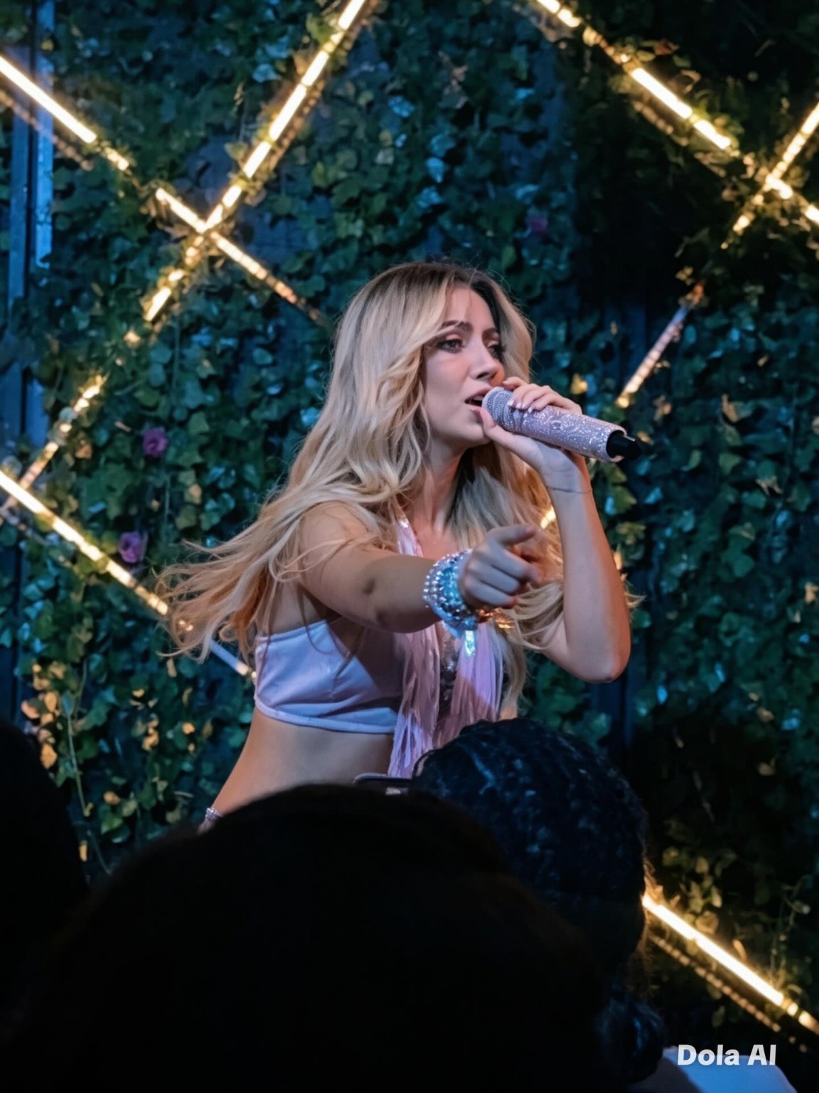 Jessy Portilla performando com plateia